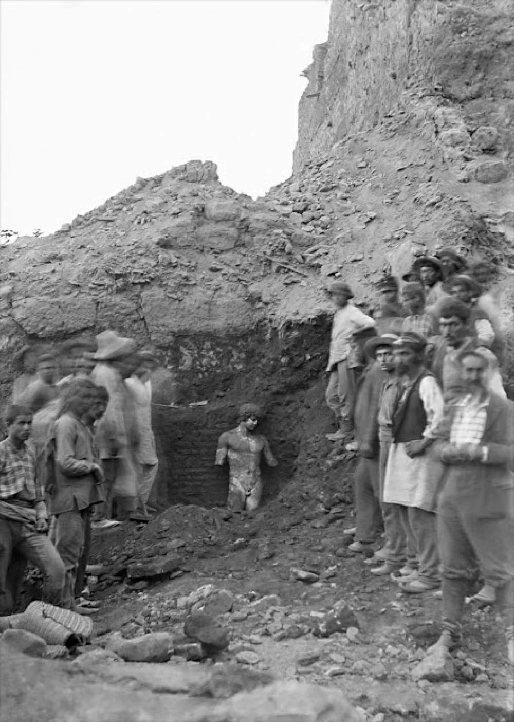 Descubrimiento de la estatua de Antinoo en Delfos en 1894