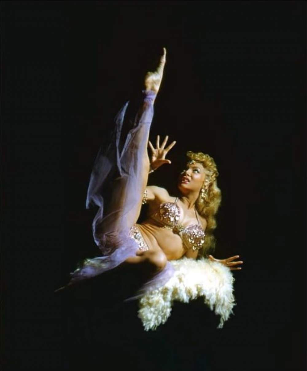 The Cat Girl: La rubia del burlesque 