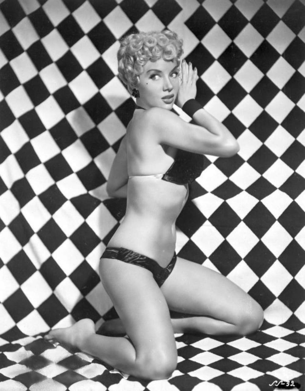The Cat Girl: La rubia del burlesque 