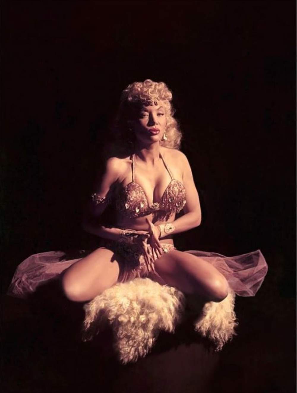 The Cat Girl: La rubia del burlesque 