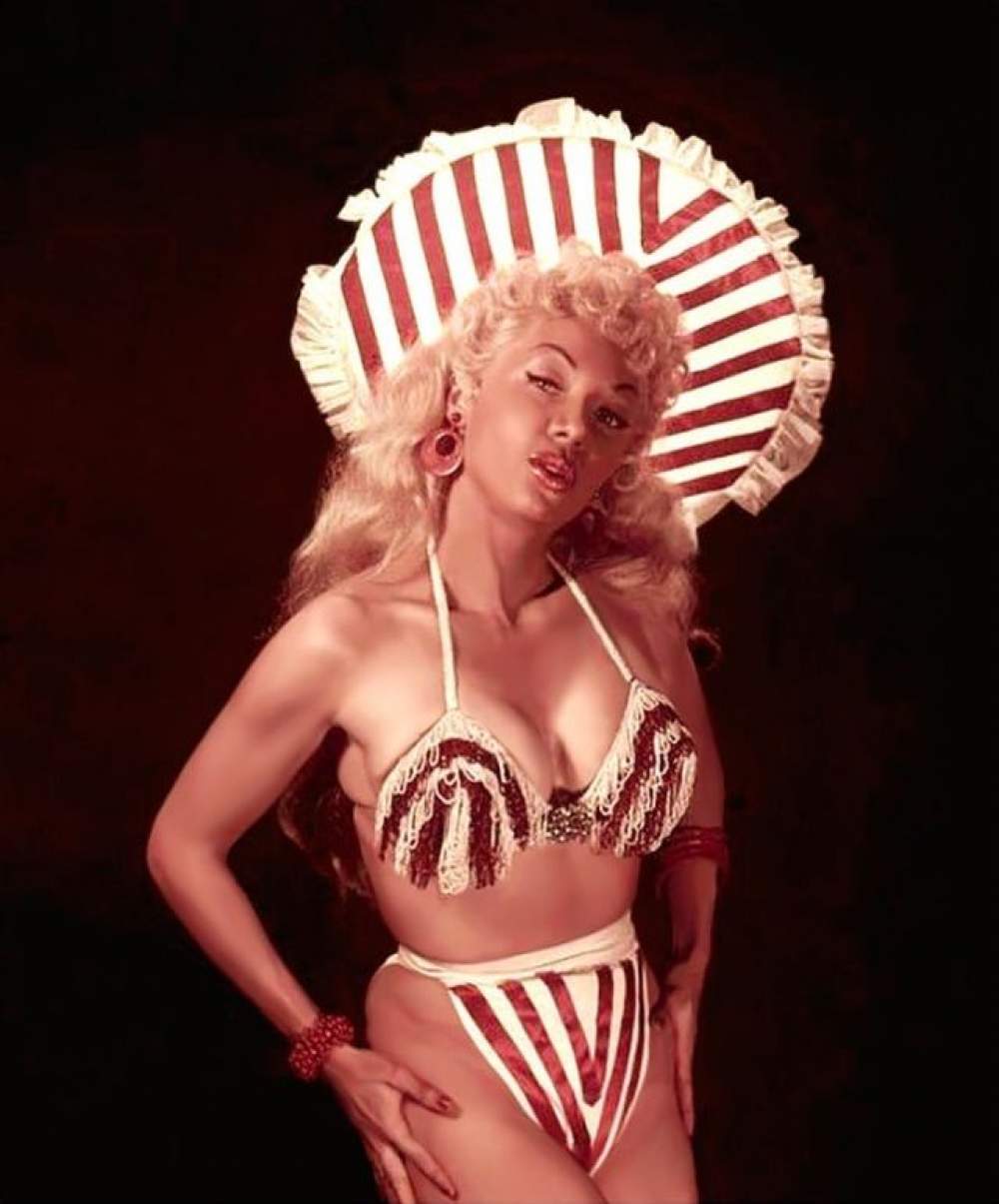 The Cat Girl: La rubia del burlesque 