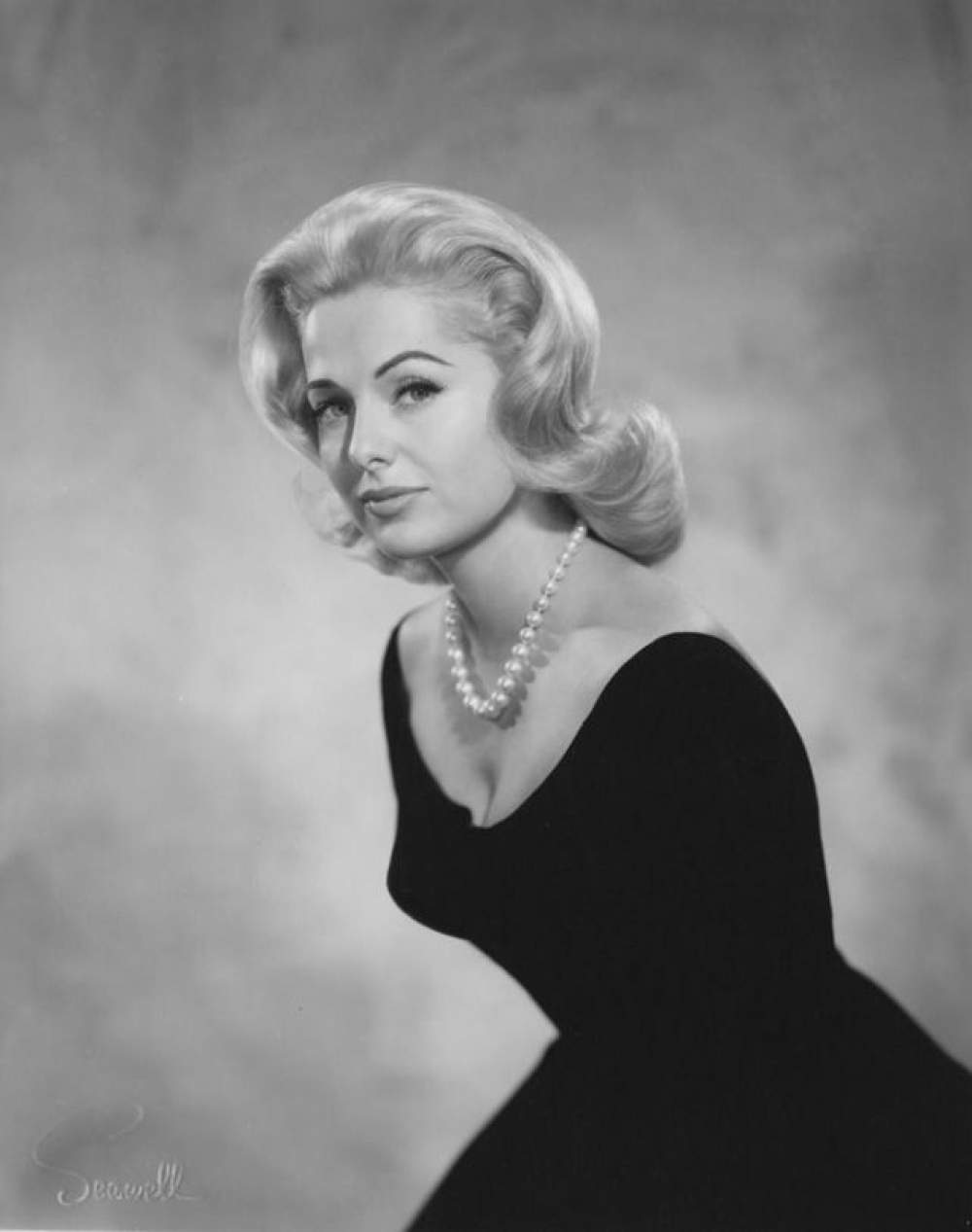 La actriz actriz tejana Martha Hyer 