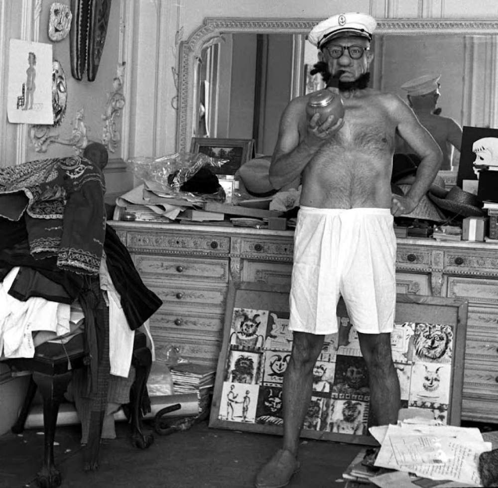 Pablo Picasso vestido como Popeye