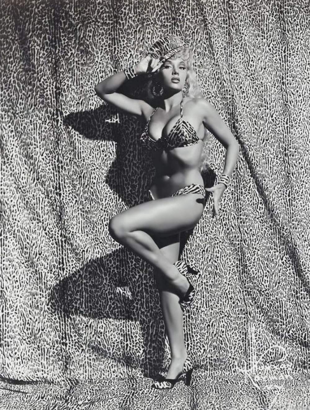 The Cat Girl: La rubia del burlesque 