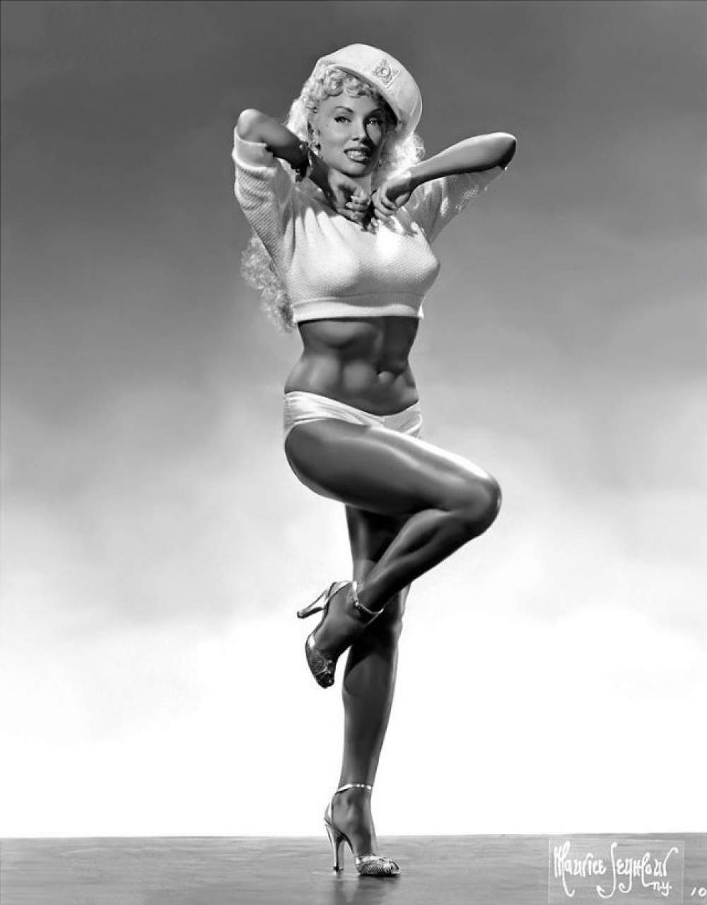 The Cat Girl: La rubia del burlesque 