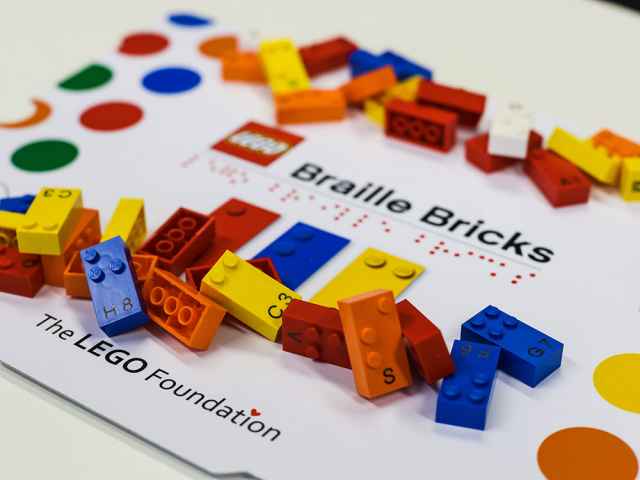 Del aula a la sala de juegos: Ladrillos LEGO® Braille: 