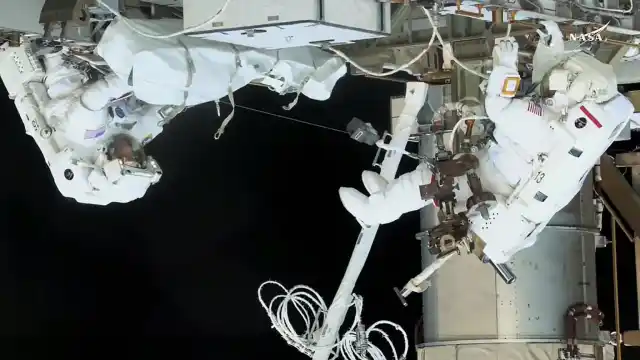 Astronautas de la NASA completan la caminata espacial