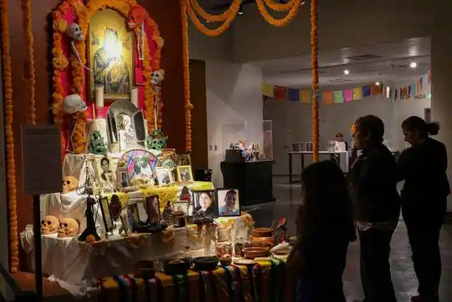 Celebran los museos de El Paso el Día de Muertos 