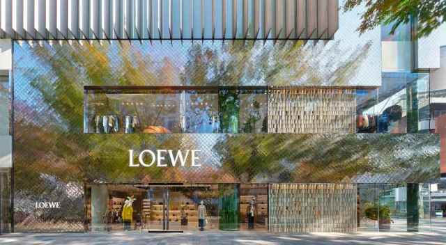 La icónica CASA Loewe Omotesando reabre en Japón