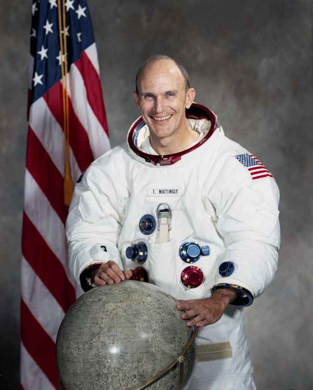 NASA recuerda al astronautaThomas K. Mattingly II