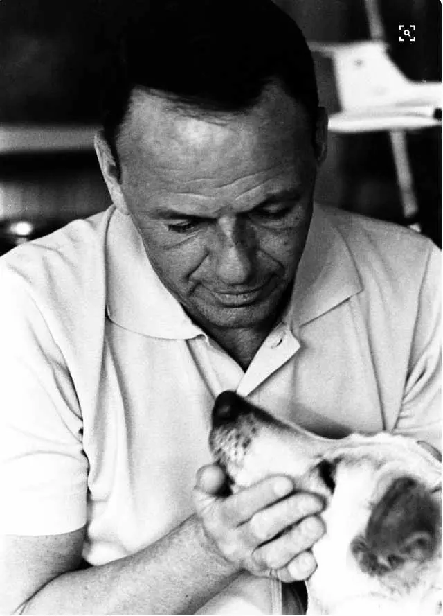 Frank Sinatra con su perro Ringo