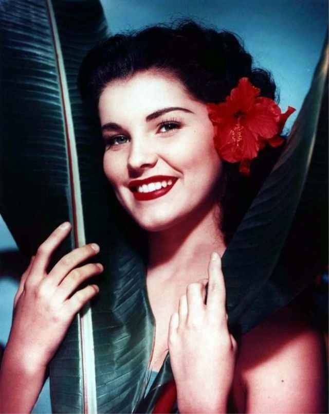 La estrella del cine Debra Paget 