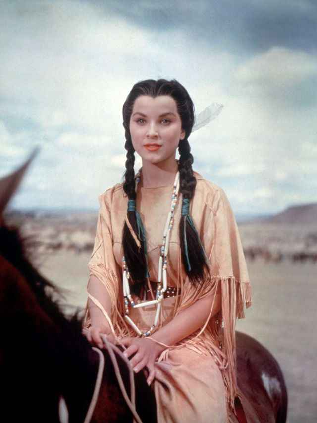 La estrella del cine Debra Paget 