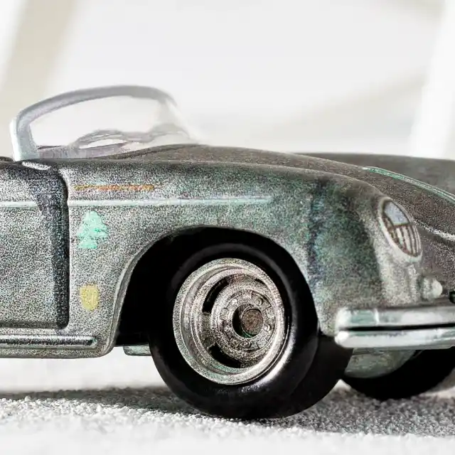 Hot Wheels lanza Porsche en colaboración con Daniel Arsham