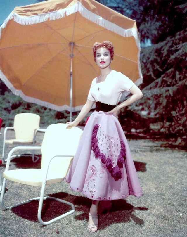 La estrella del cine Debra Paget 