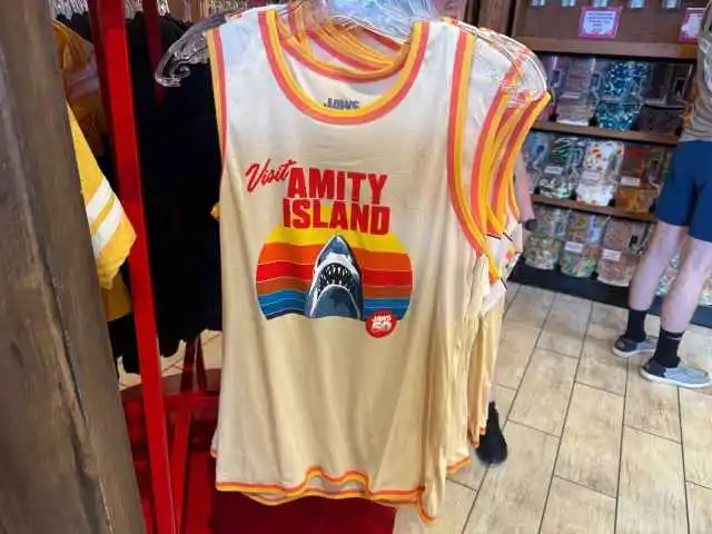 Celebra el 50.º aniversario de Tiburón con esta colección
