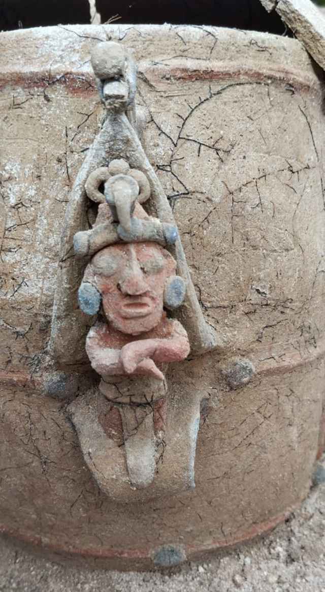 El INAH halla urna funeraria con la imagen del dios del maíz, en el Tramo 7 del Tren Maya