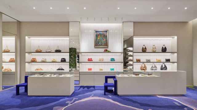 La icónica CASA Loewe Omotesando reabre en Japón