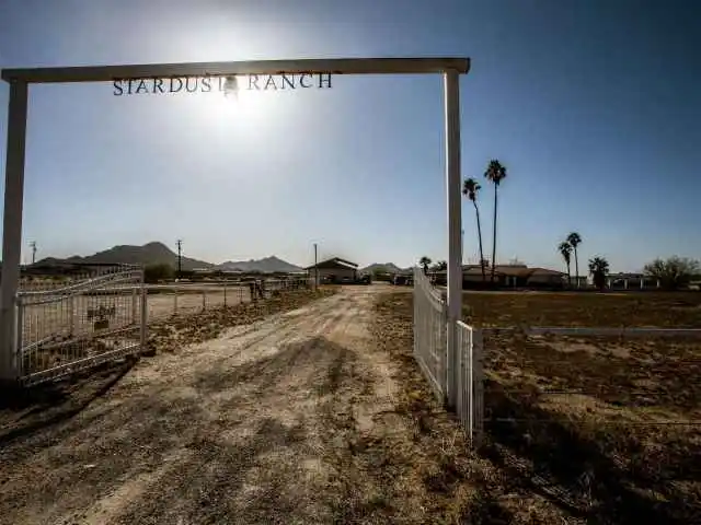 Hombre vende su rancho por supuestos ataques alienígenas