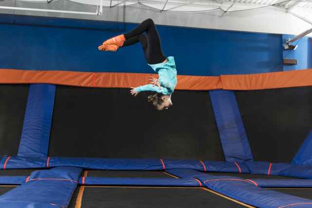 ¡Eleva la diversión en SkyZone!