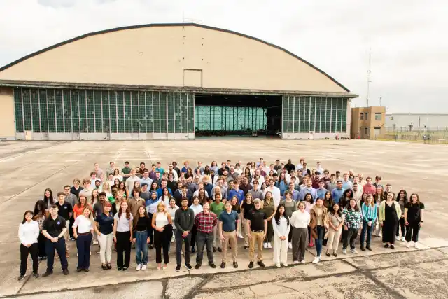 NASA da la bienvenida a estudiantes pasantes de verano