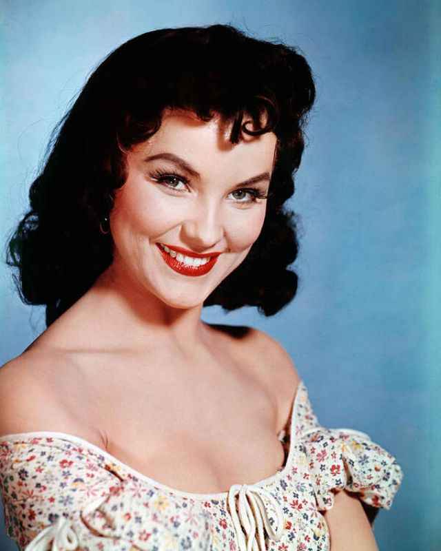 La estrella del cine Debra Paget 