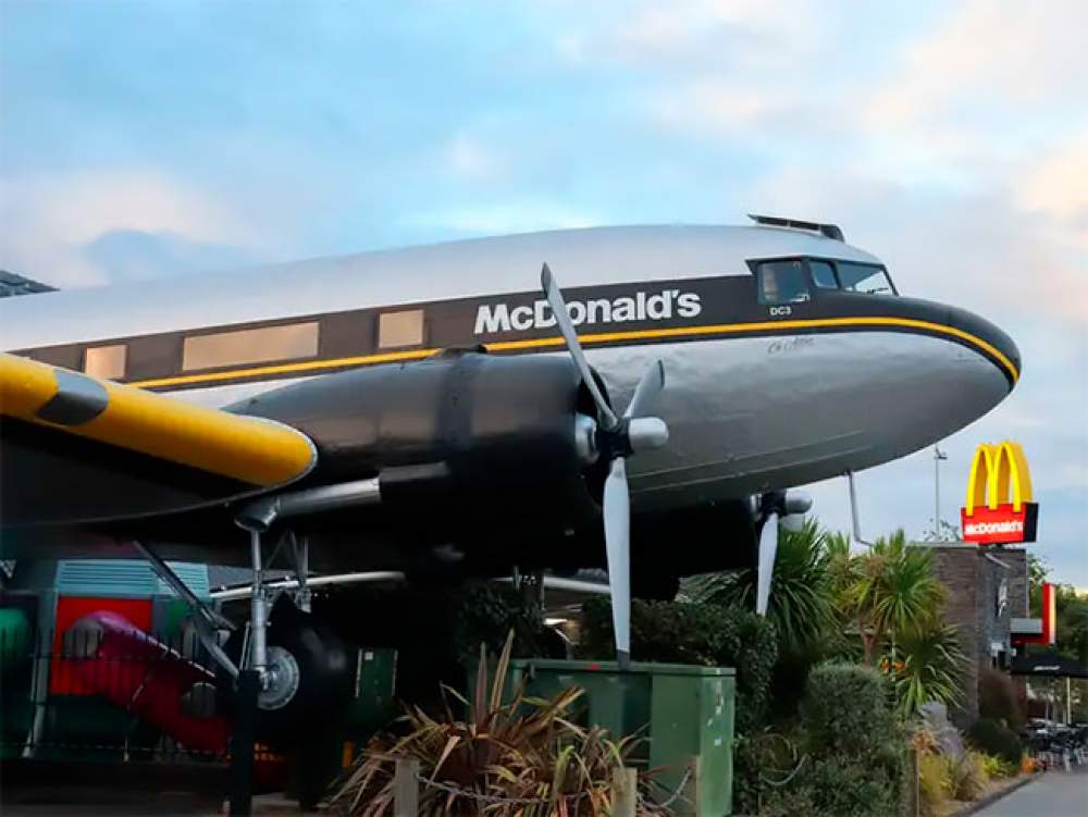 McDonald's con un avión