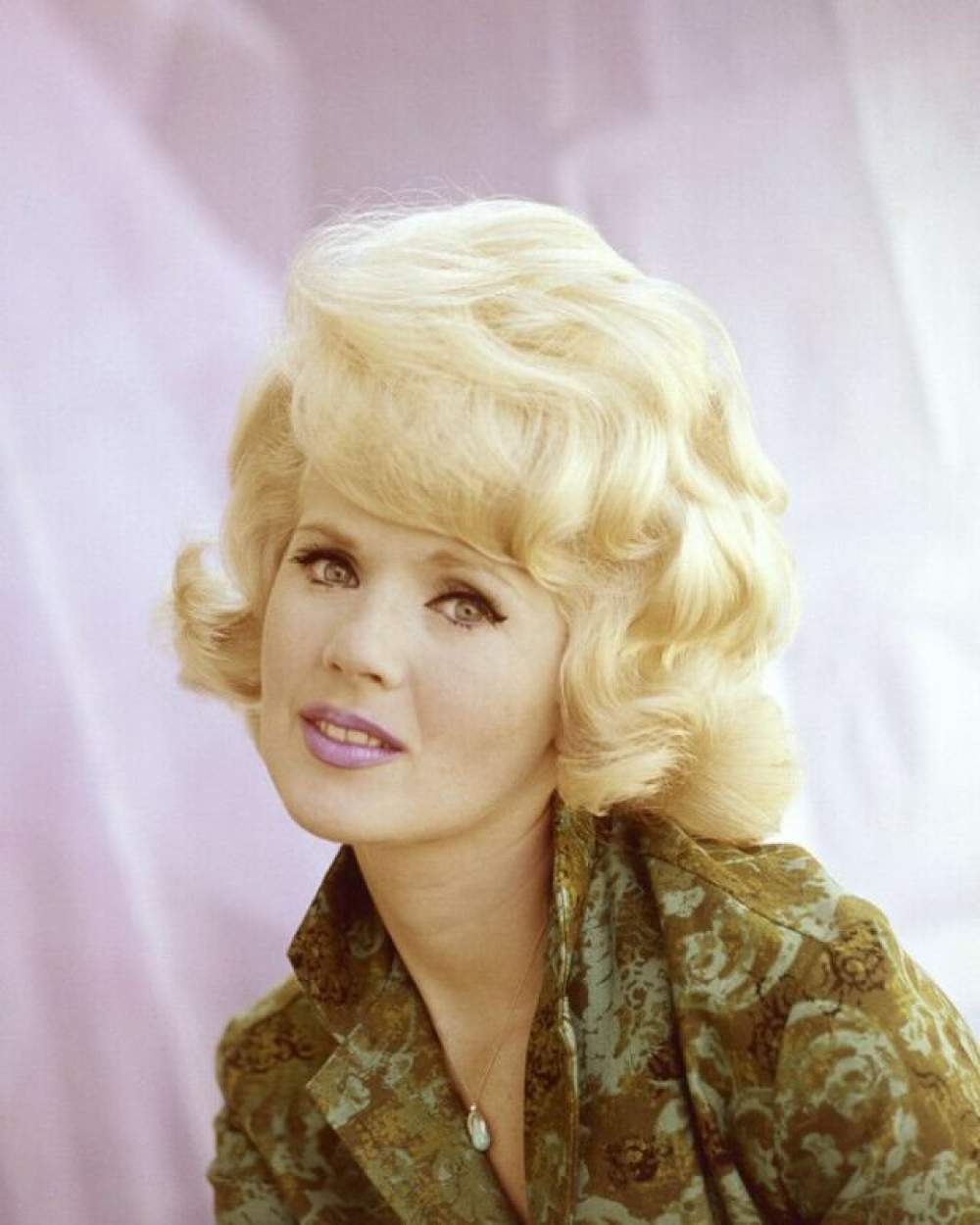 La actriz Connie Stevens 